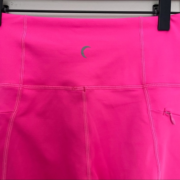 ZYIA- Light n Tight Zipper Pocket Crop Legging - Picture 8 of 9